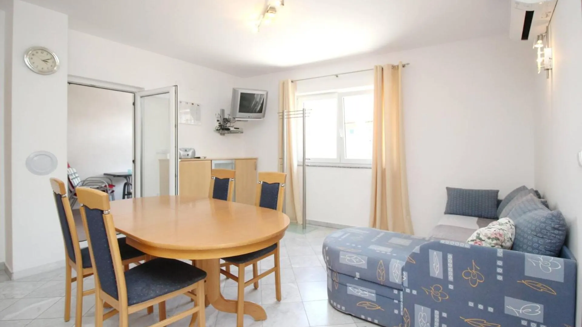 Apartments Mikulan Nara バスカ 0*,  クロアチア