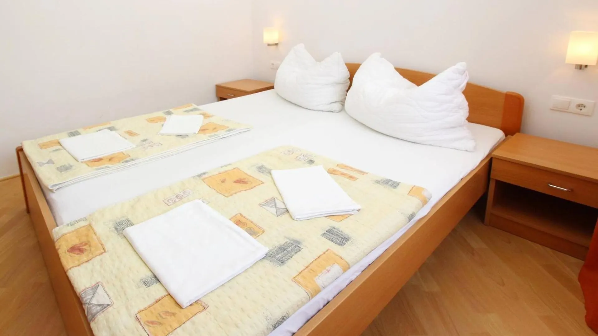 Apartments Mikulan Nara バスカ 0*,