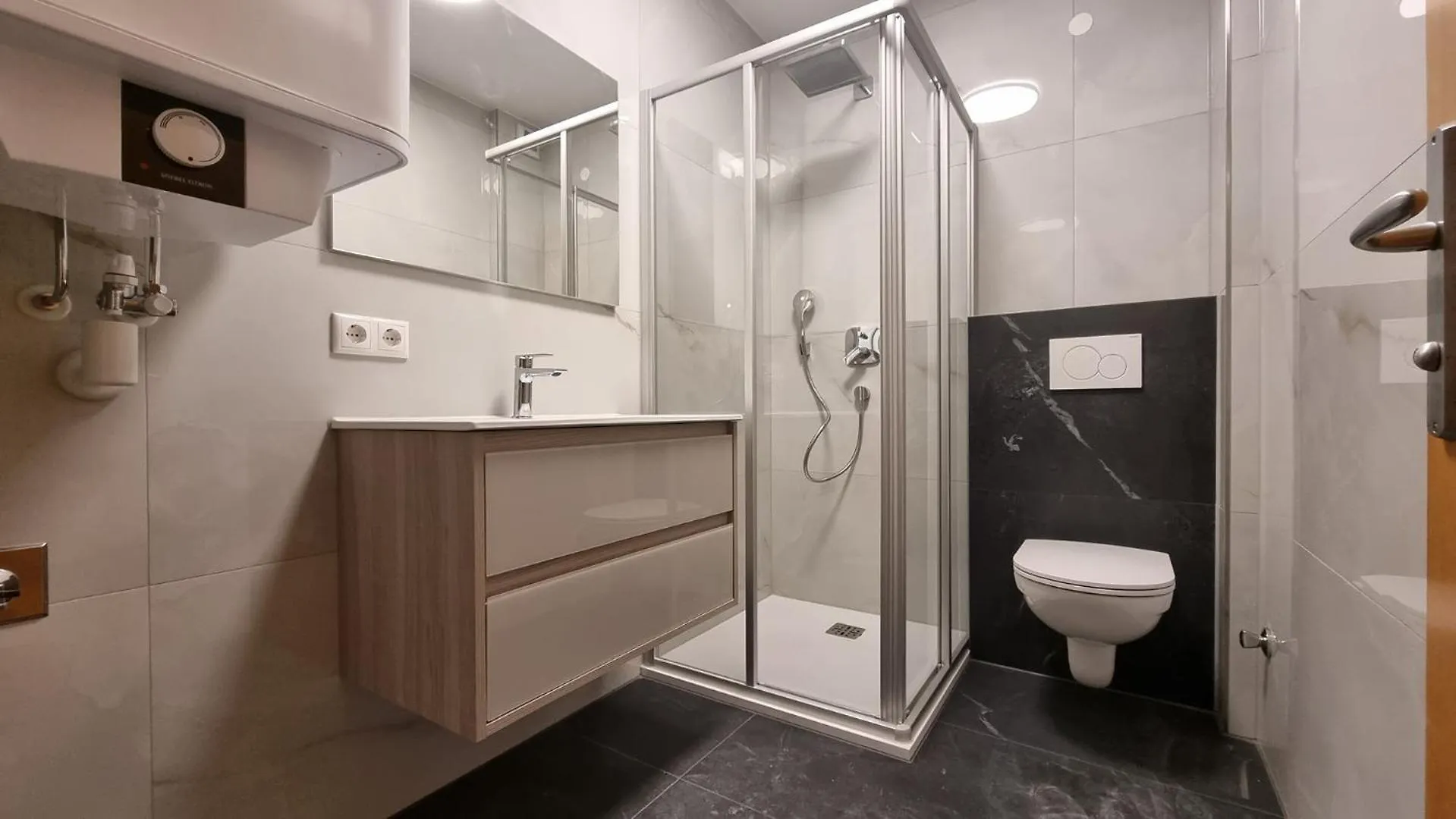 Apartments Mikulan Nara バスカ ゲストハウス