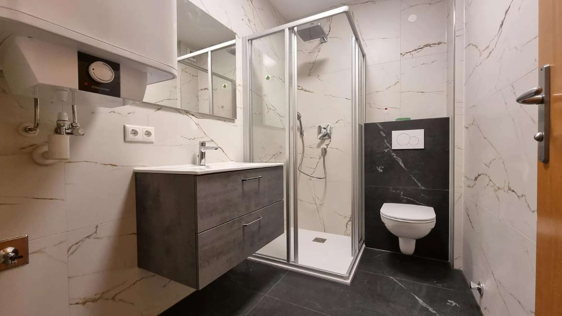 ゲストハウス Apartments Mikulan Nara バスカ