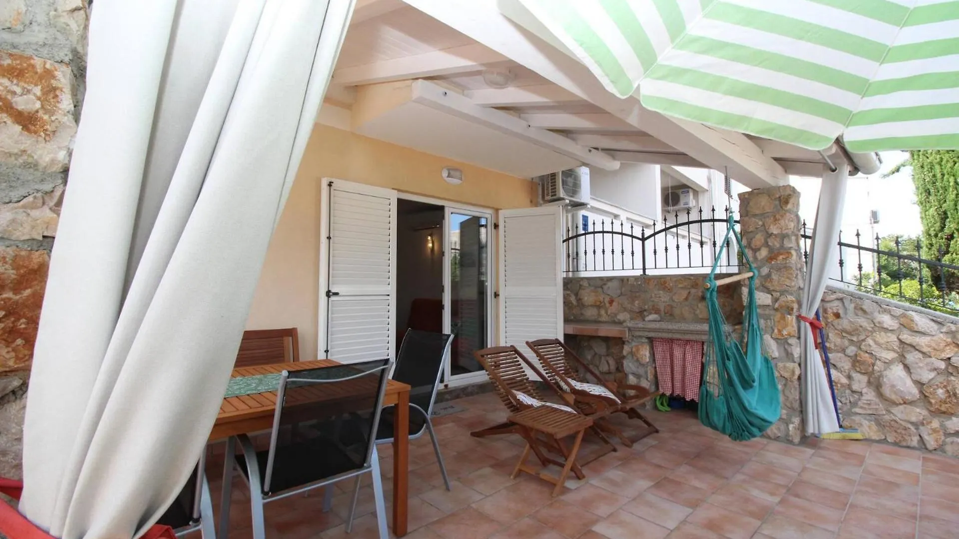 Apartments Mikulan Nara Baška 0*,